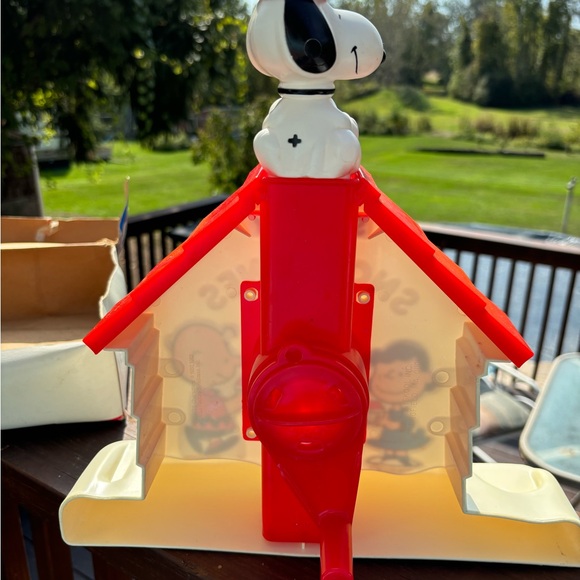 Snoopy Sno-Cone maker - Picture 4 of 5
